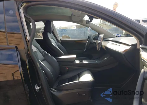 2024 Tesla Model Y Long Range Dual Motor All-Wheel Drive/Rwd z USA, uszkodzony, nr VIN 7SAYGDED4RF042898